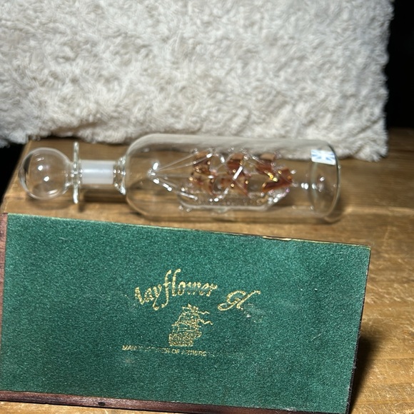 VTG Spun Glass HMS Victory Ship in a bottle with wood stand 24 K Gold blown - Picture 5 of 5